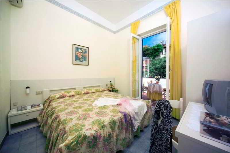 Villa Diana - Beach & Rooms 伊斯基亚 外观 照片