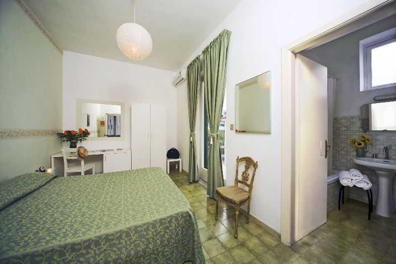 Villa Diana - Beach & Rooms 伊斯基亚 外观 照片