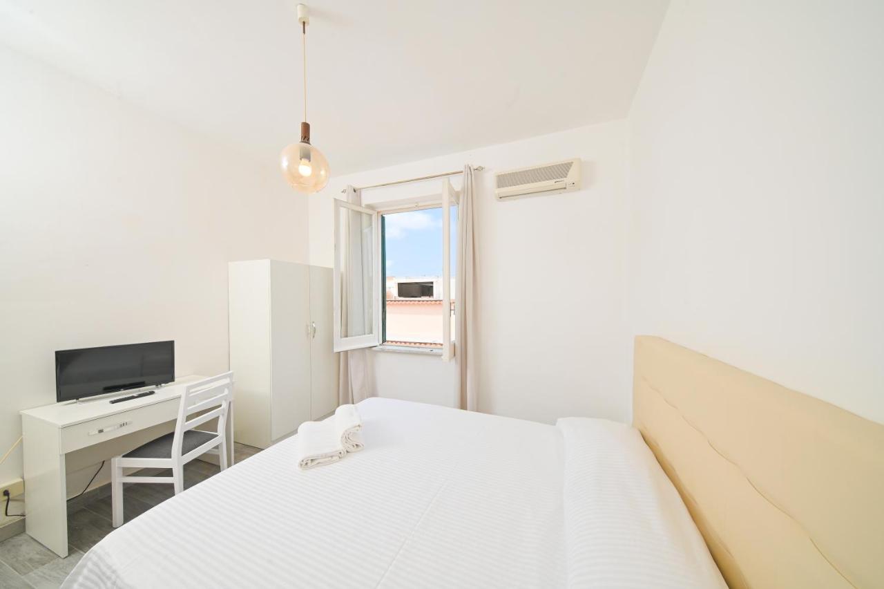 Villa Diana - Beach & Rooms 伊斯基亚 外观 照片