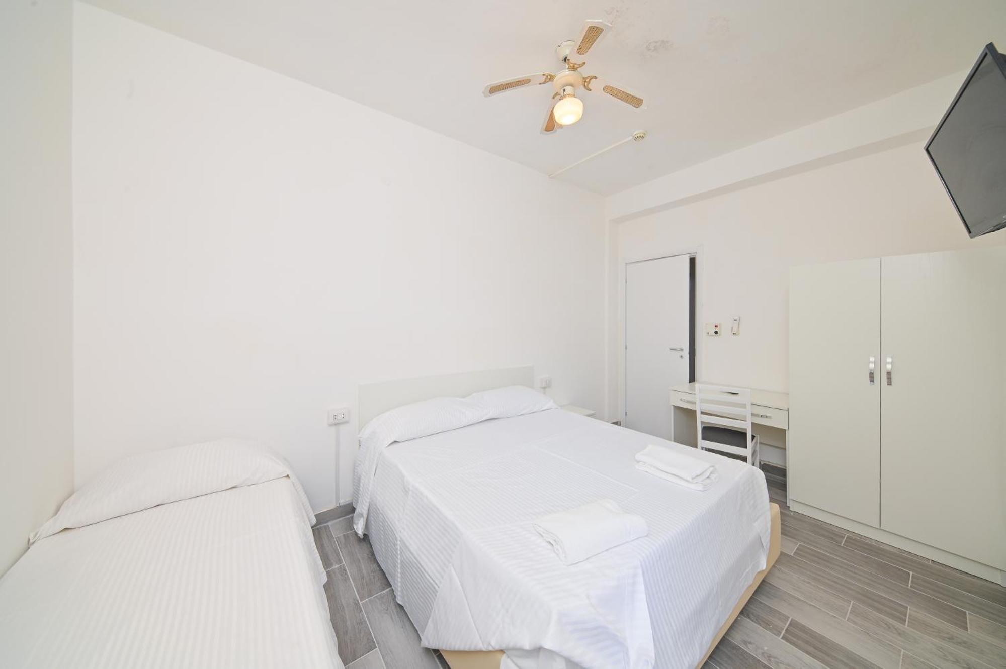 Villa Diana - Beach & Rooms 伊斯基亚 外观 照片