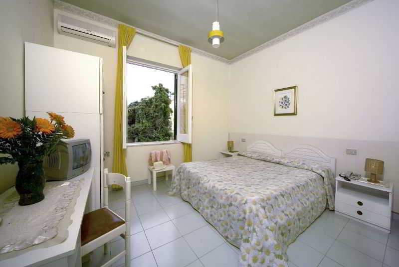 Villa Diana - Beach & Rooms 伊斯基亚 外观 照片